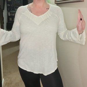 New Directions Cream Ruffled Sleeve Blouse Size Medium